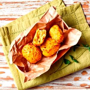 Quantas calorias em 100 g Bolinho de Quinoa com Queijo?