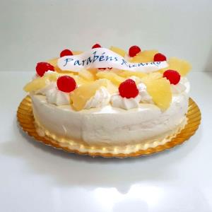 Quantas calorias em 100 G Bolo com Chantilly e Frutas (Shortcake)?