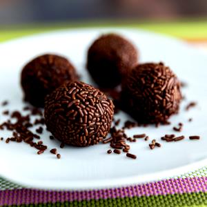 Quantas calorias em 100 g Brigadeiro Fit?