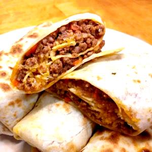 Quantas calorias em 100 G Burrito com Feijões e Queijo?