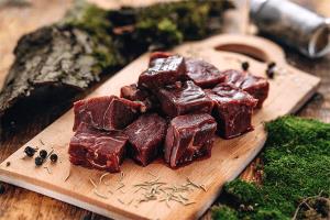 Quantas calorias em 100 G Carne de Veado Assada?