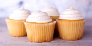 Quantas calorias em 100 G Cupcakes com Cobertura Glacé (Baixo Teor de Gordura)?