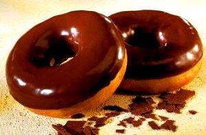 Quantas calorias em 100 G Donuts de Chocolate com Açucar?