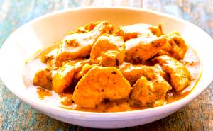 Quantas calorias em 100 g Frango Ao Curry?