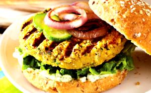 Quantas calorias em 100 g Hamburguer com Quinoa Grelhado e Salada?