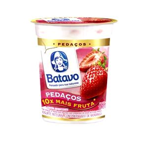 Quantas calorias em 100 g Iogurte Integral com Pedaços de Morango?