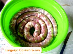 Quantas calorias em 100 G Linguiça de Porco Frita?