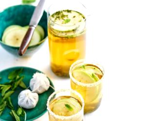 Quantas calorias em 100 G Mocktail De Chá Verde, Maçã E Hortelã?