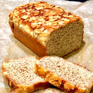 Quantas calorias em 100 G Pão de Amêndoas?