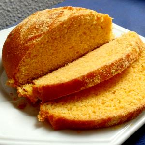 Quantas calorias em 100 G Pão de Milho (Bolo de Milho) (Mistura Seca)?