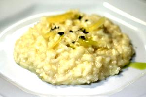 Quantas calorias em 100 G Risoto de Queijo?