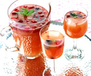 Quantas calorias em 100 G Sangria De Vinho Rosé Com Frutos Silvestres?