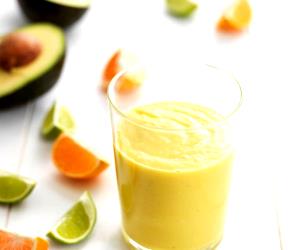 Quantas calorias em 100 G Smoothie De Abacate, Laranja E Lima?