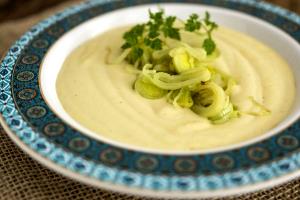 Quantas calorias em 100 g Sopa Creme de Alho Poró?