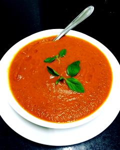 Quantas calorias em 100 G Sopa de Tomate (Preparado com Água)?