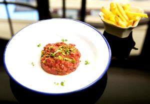 Quantas calorias em 100 G Steak Tartare?