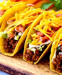 Quantas calorias em 100 G Taco ou Tostada com Feijões, Queijo, Carne, Alface, Tomate e Salsa?