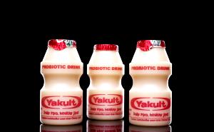 Quantas calorias em 100 g Yakult?