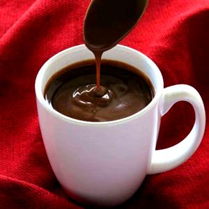 Quantas calorias em 100 Ml Chocolate Quente (feito com Leite Integral)?