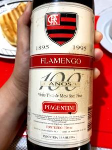 Quantas calorias em 100 Ml Vinho Tinto de Mesa?