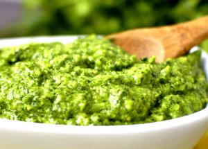 Quantas calorias em 2 colheres de sopa (40 g) Molho Pesto?