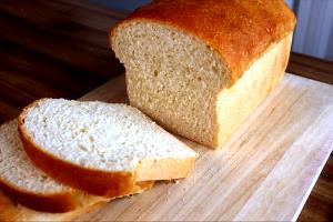 Quantas calorias em 2 fatias (45 g) Pão de Forma?