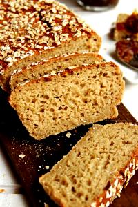 Quantas calorias em 2 fatias (50 g) Pão de Aveia e Chia?