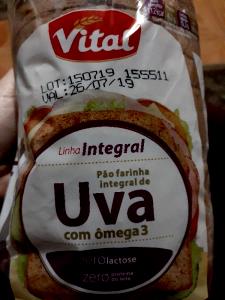 Quantas calorias em 2 fatias (50 g) Pão Farinha Integral de Uva + Ômega 3?