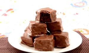 Quantas calorias em 2 unidades (25 g) Bombom Brownie?