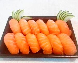 Quantas calorias em 2 unidades (50 g) Sushi de Salmão?