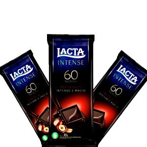 Quantas calorias em 3 quadradinhos (25 g) Chocolate Lacta Intense 60% Cacau?