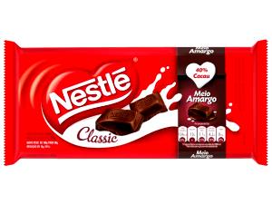 Quantas calorias em 4 quadradinhos (25 g) Chocolate Classic Meio Amargo 40% Cacau?