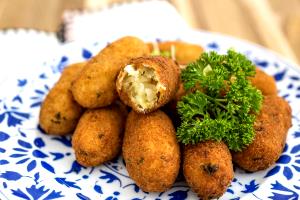 Quantas calorias em 4 unidades (120 g) Bolinho de Bacalhau?